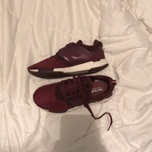 New balance tennis shoes